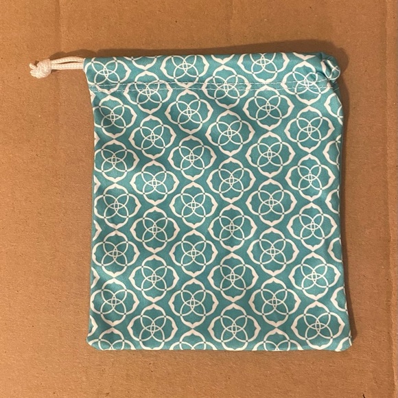 Kendra Scott dust bag - Picture 2 of 3
